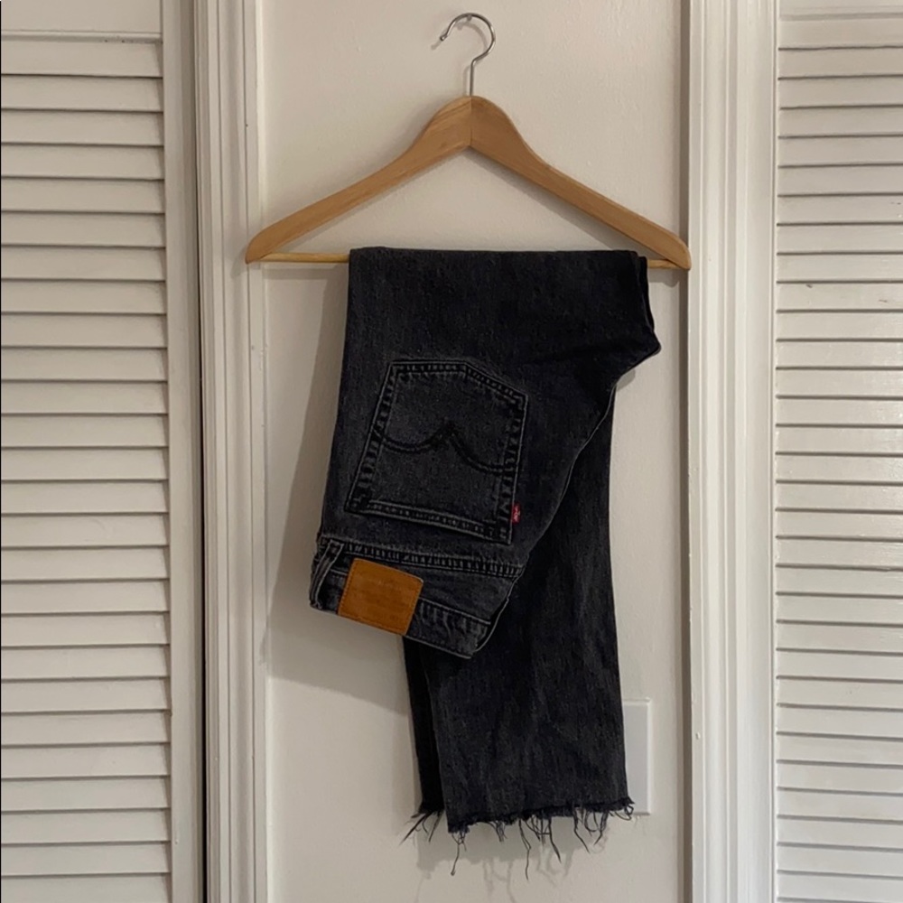 Levi’s Wedgie Fit in gray wash!